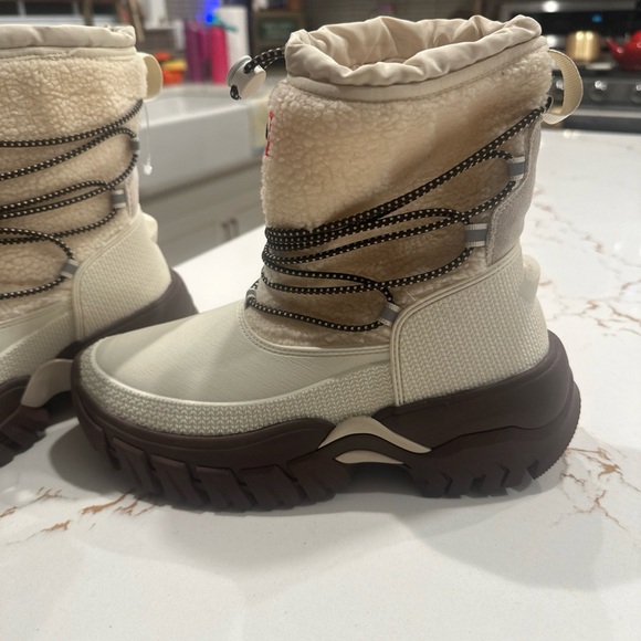 Hunter Cream and Brown Winter Boots - Picture 3 of 11